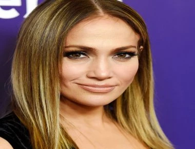 J Lo: Στα 48 της συνεχίζει να «κολάζει» με τις καμπύλες της (φωτό)